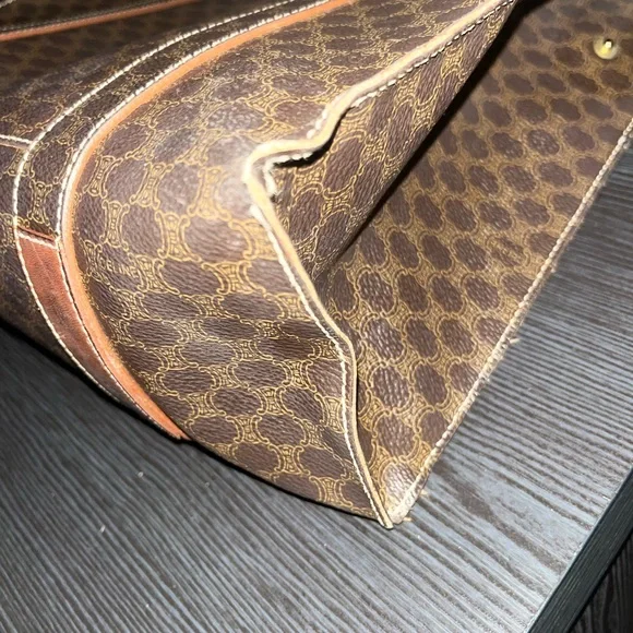 Celine Brown shoulder bag with Classic Design - Picture 10 of 17